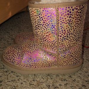 rainbow Ugg’s only been worn 2 times! Super comfortable.